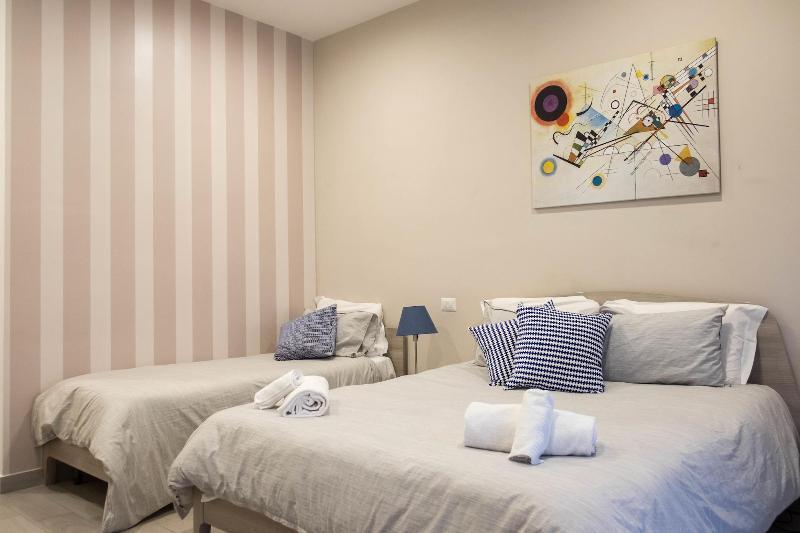 B&B Bovio Square XIV نابولي المظهر الخارجي الصورة
